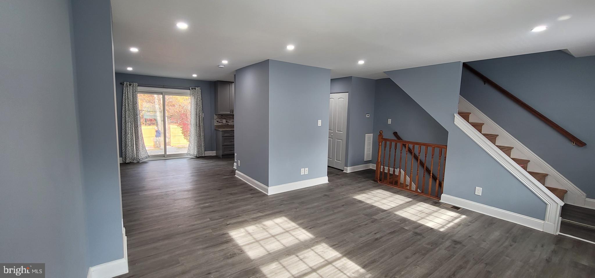 LONDON TOWNE - Residential