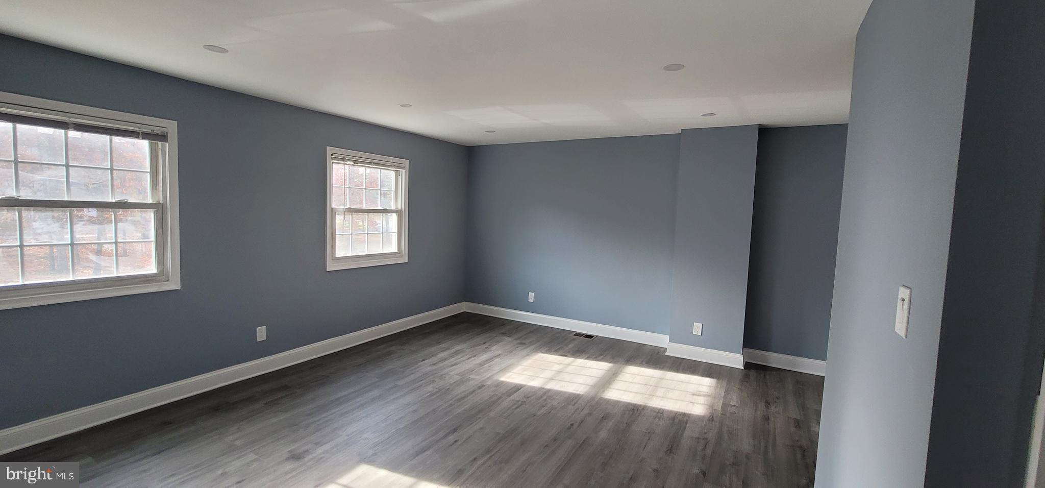 LONDON TOWNE - Residential