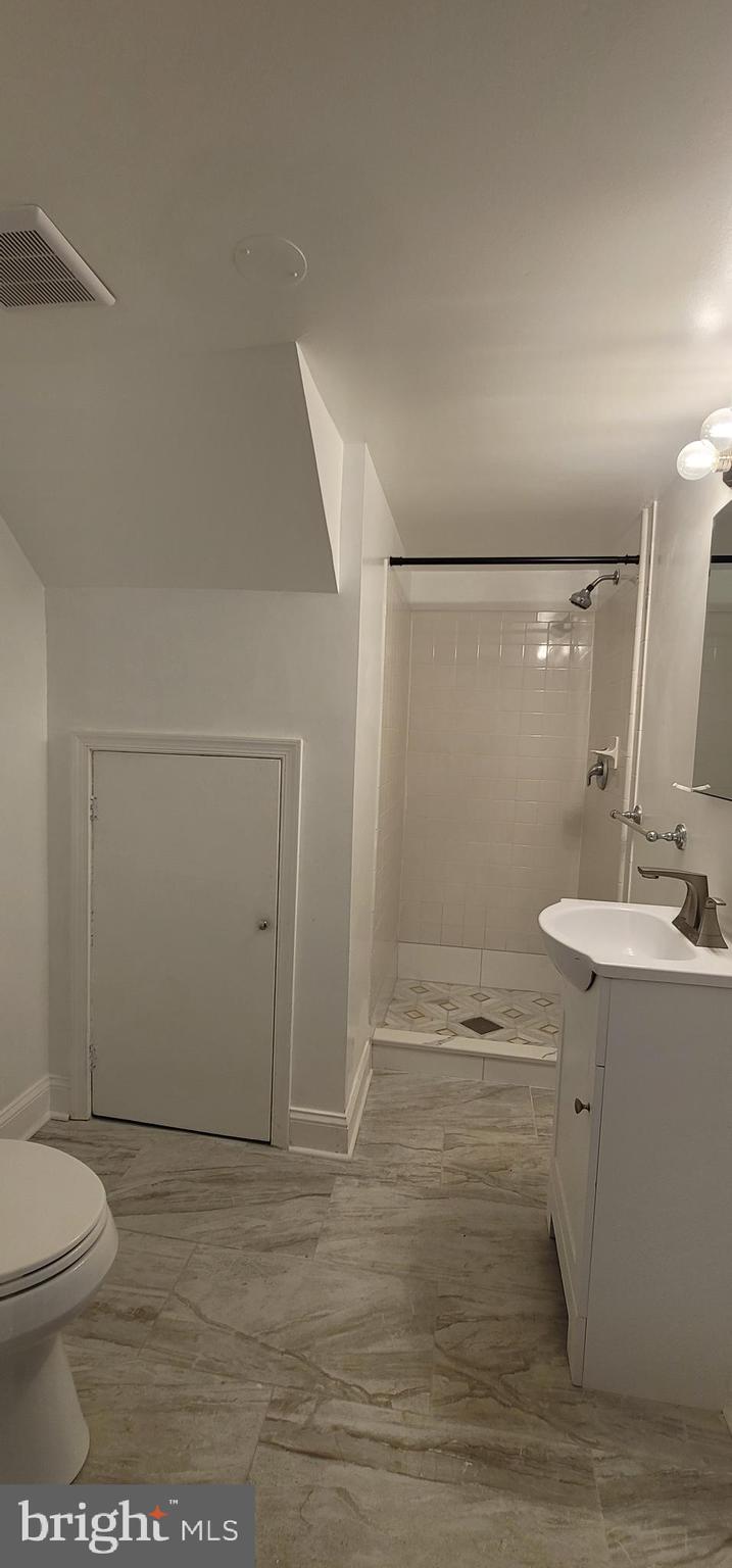 LONDON TOWNE - Residential