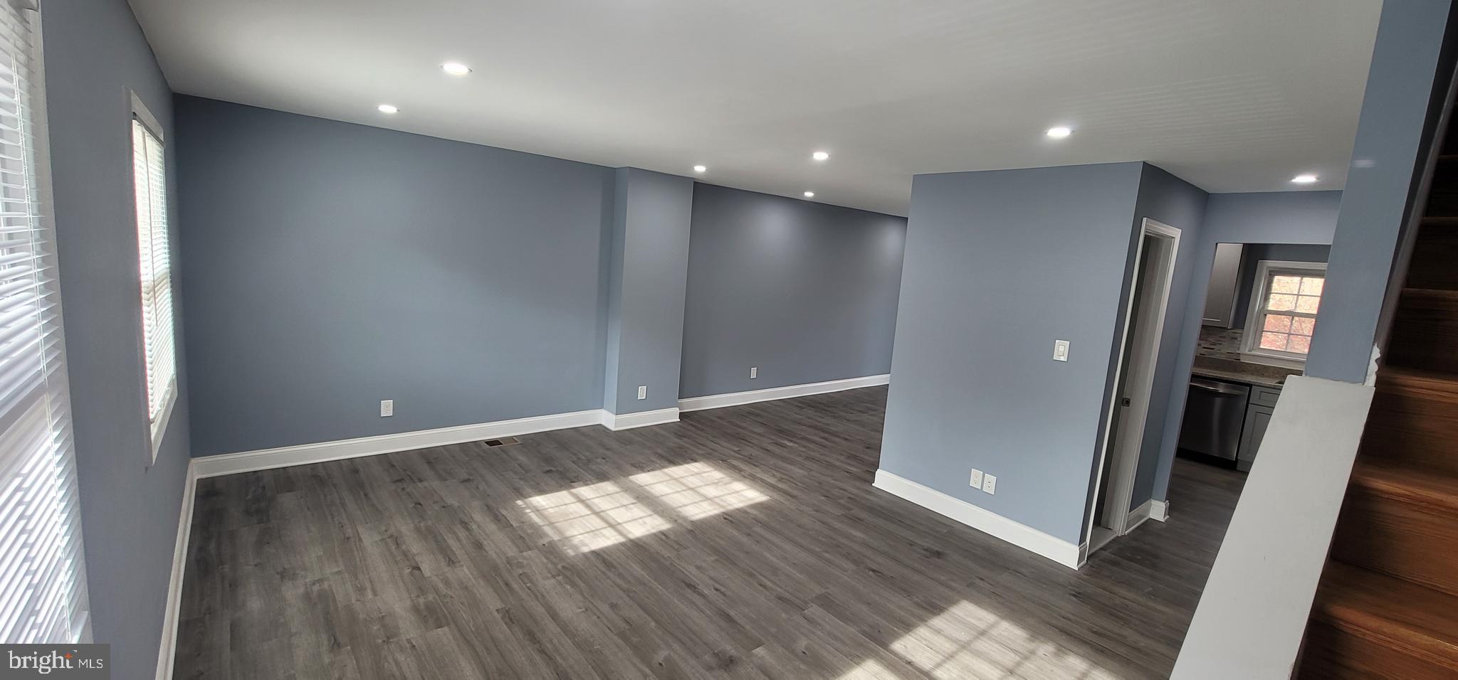 LONDON TOWNE - Residential