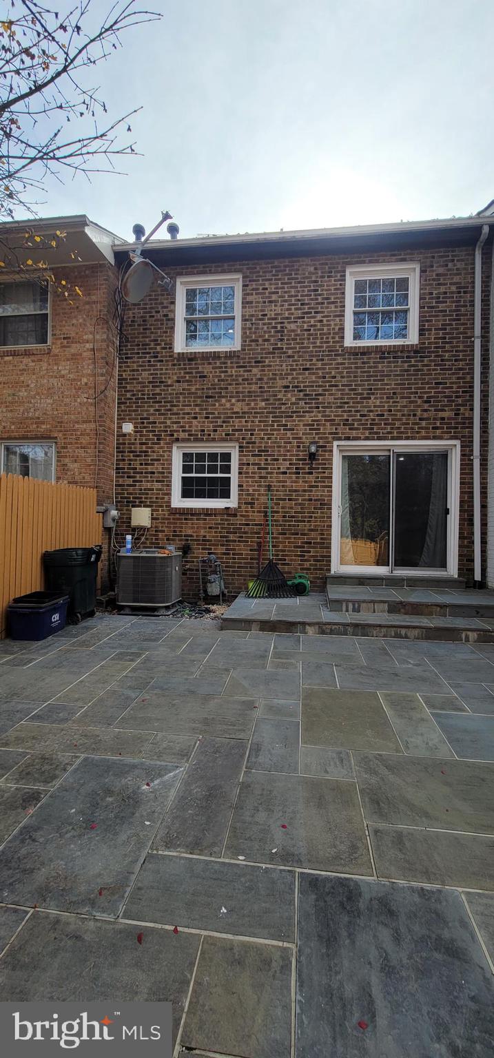 LONDON TOWNE - Residential