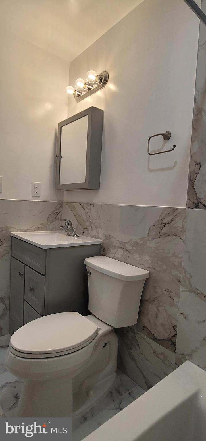 LONDON TOWNE - Residential