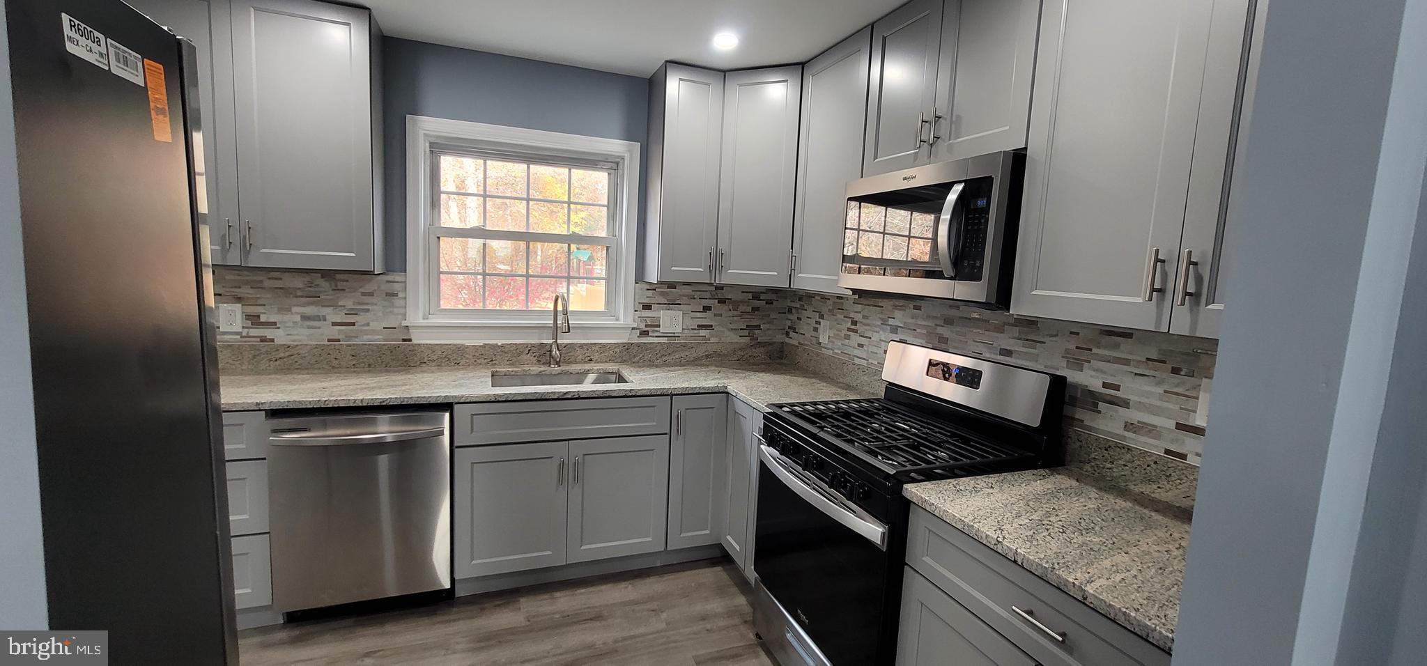 LONDON TOWNE - Residential