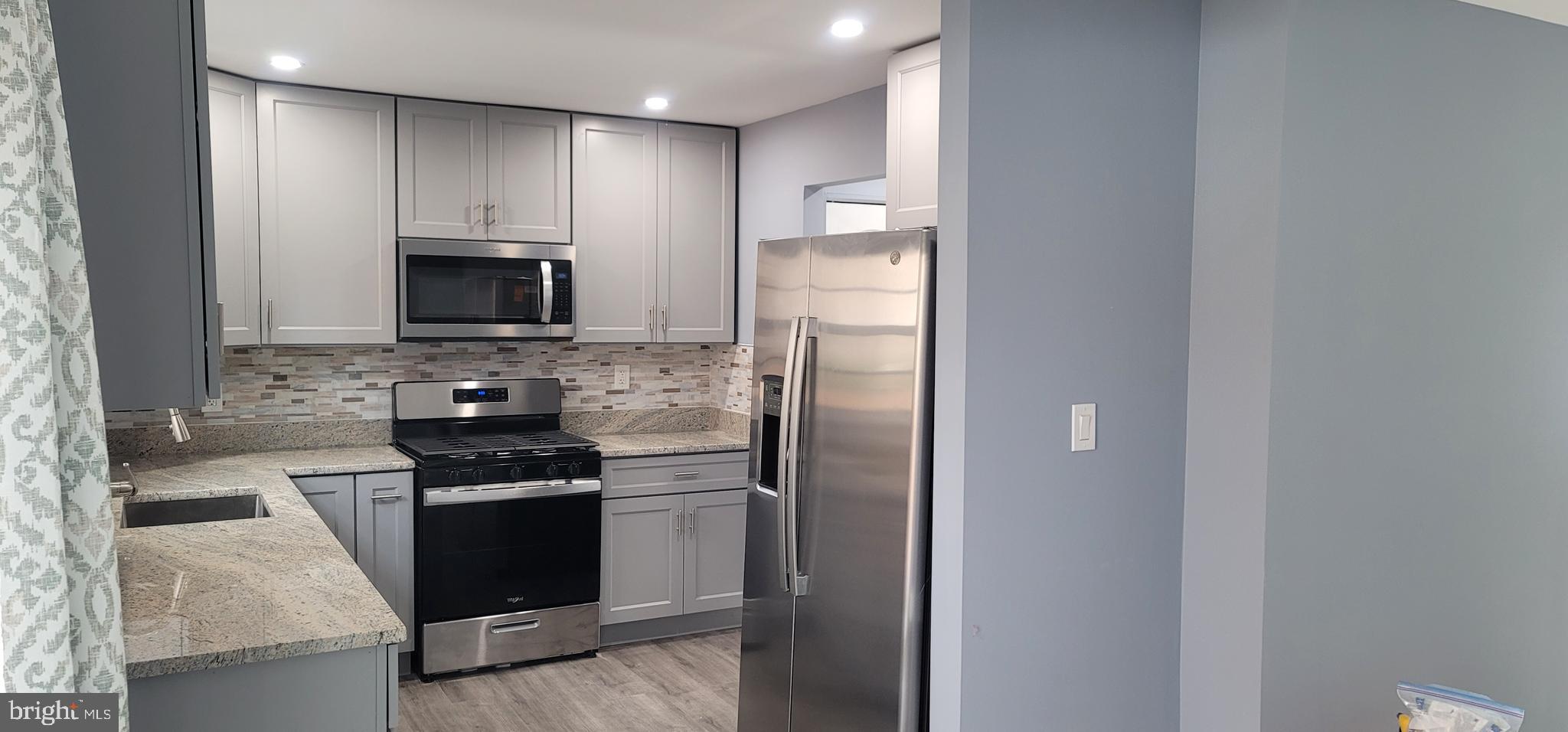 LONDON TOWNE - Residential