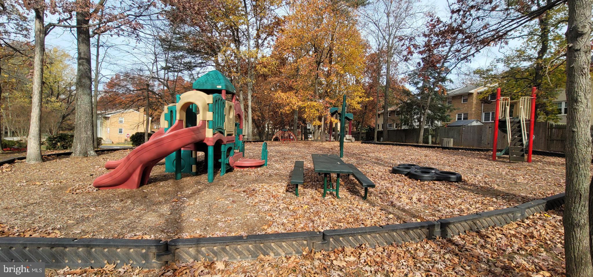 LONDON TOWNE - Residential