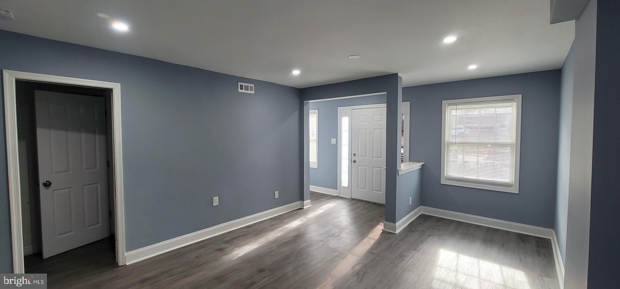 LONDON TOWNE - Residential