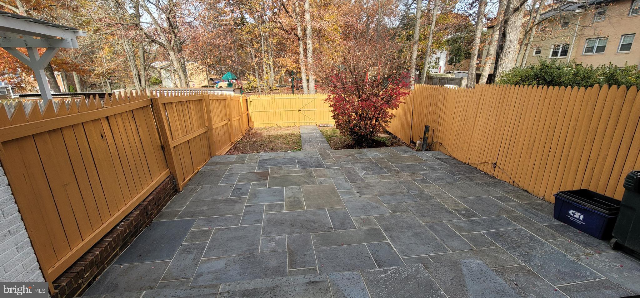 LONDON TOWNE - Residential