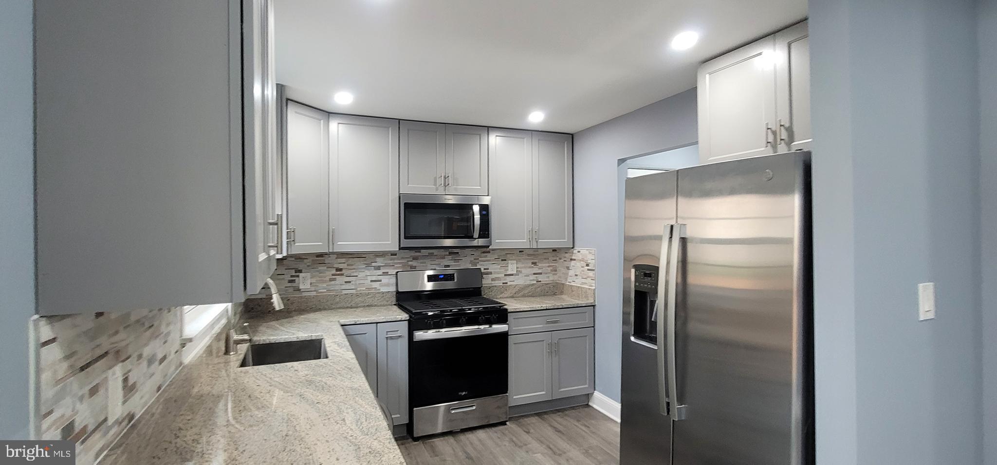 LONDON TOWNE - Residential