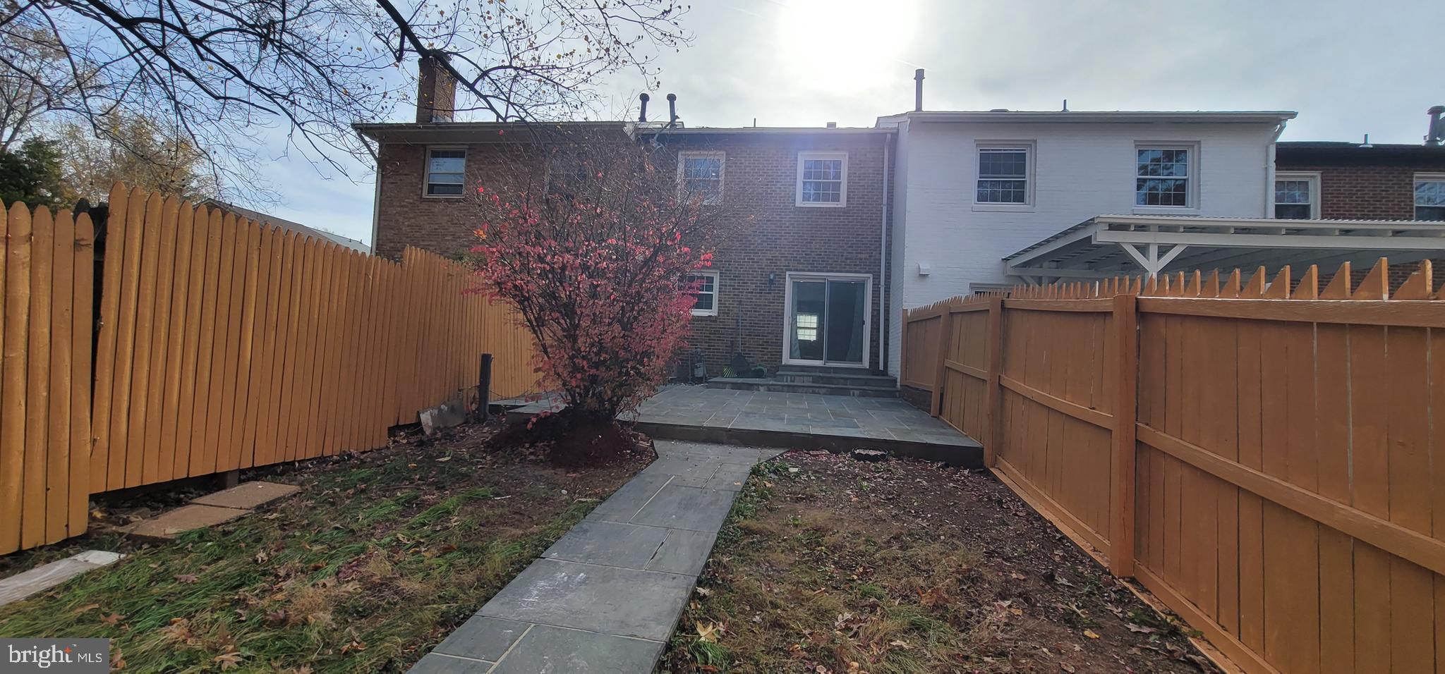 LONDON TOWNE - Residential