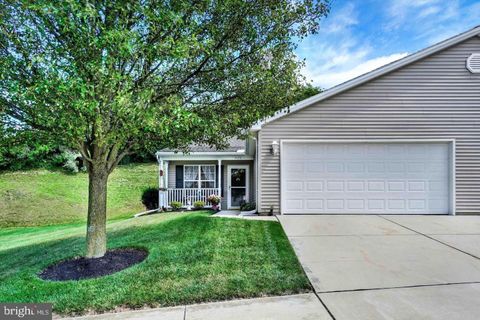 Photo of 7172 Seneca Ridge Drive, YORK, PA 17403 (MLS # PAYK2101036)