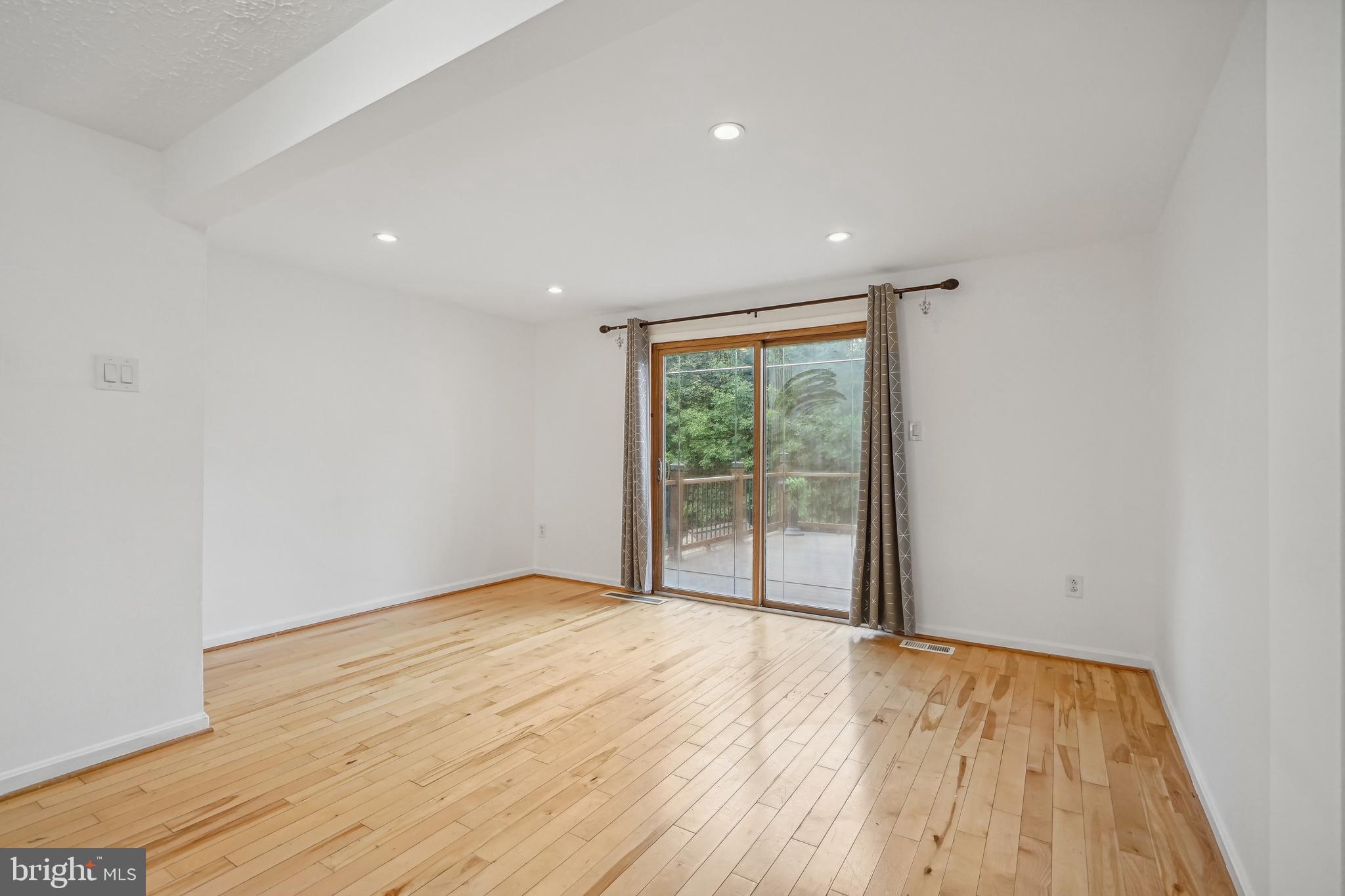 MIDDLEBROOK COMMONS - Residential