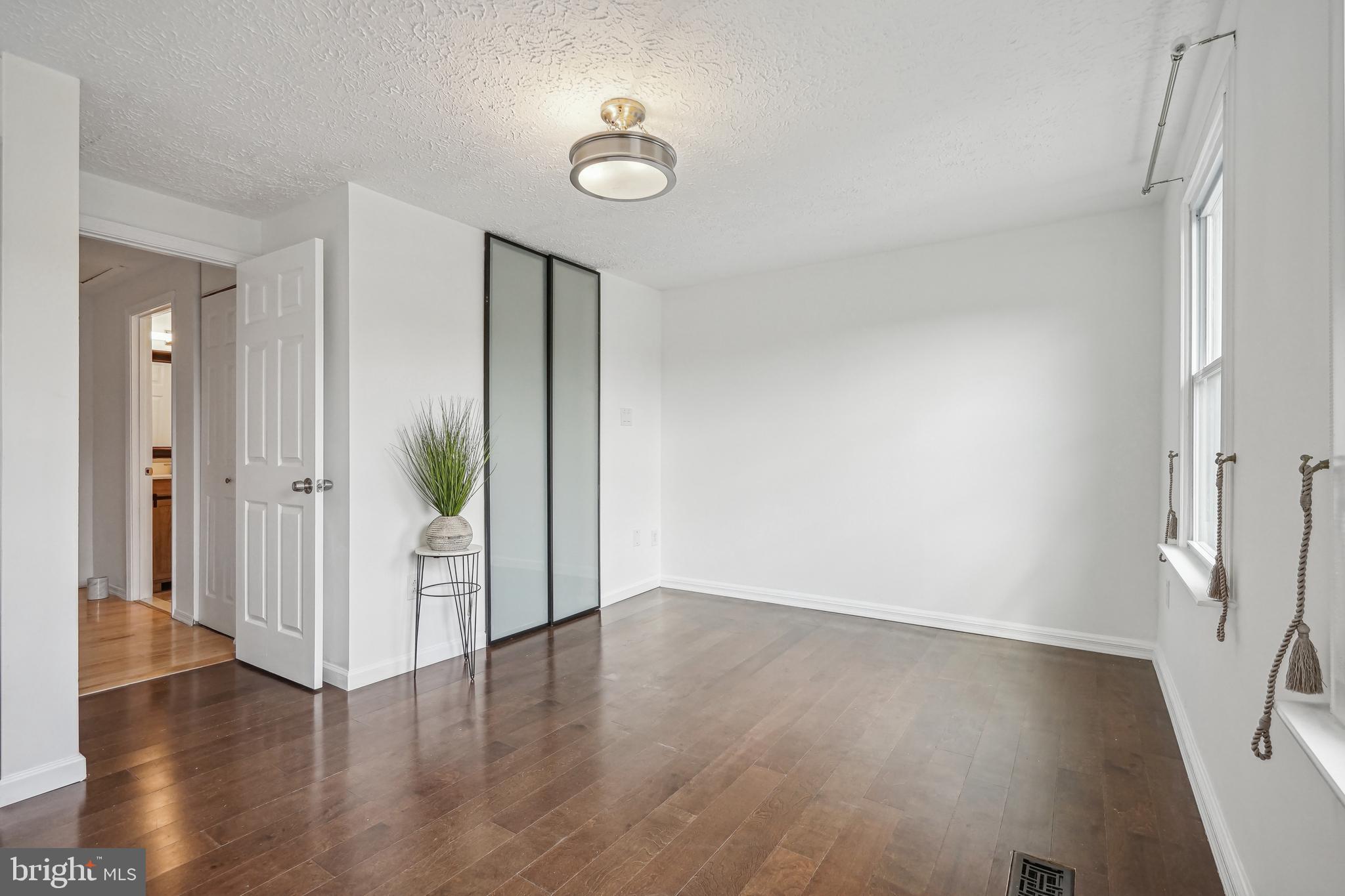 MIDDLEBROOK COMMONS - Residential