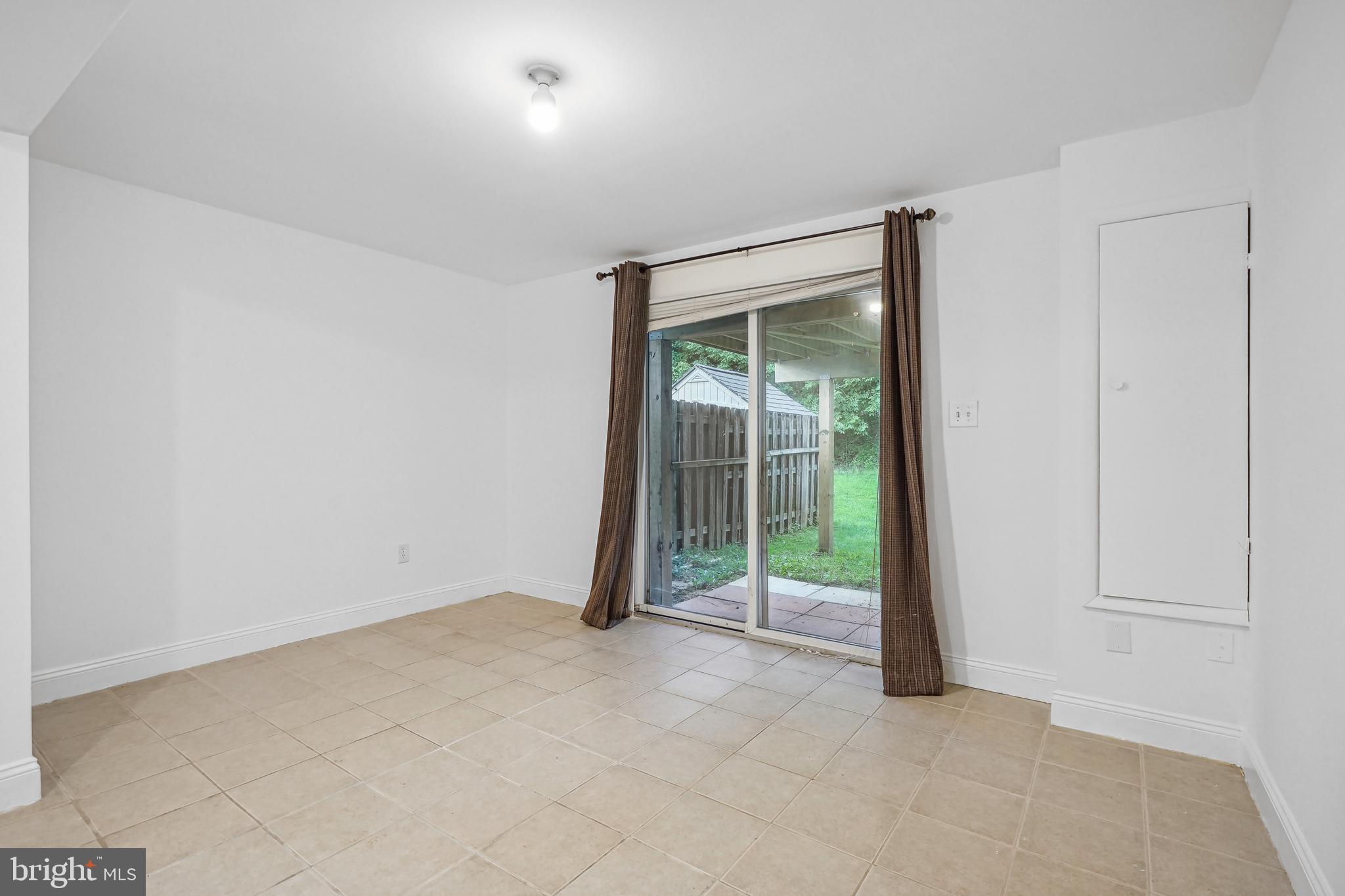 MIDDLEBROOK COMMONS - Residential