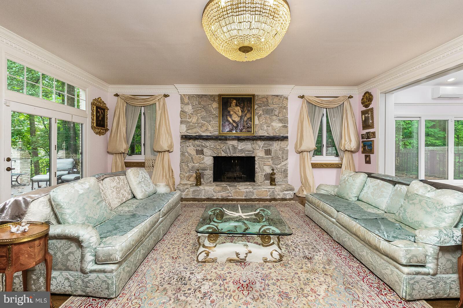 EAGLE ROCK - Residential