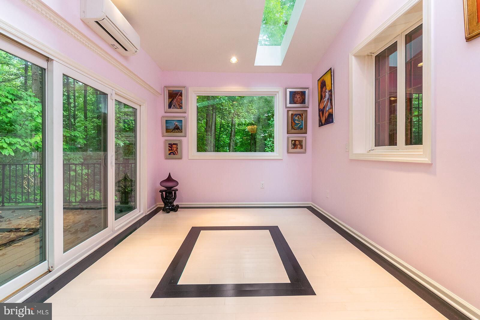 EAGLE ROCK - Residential