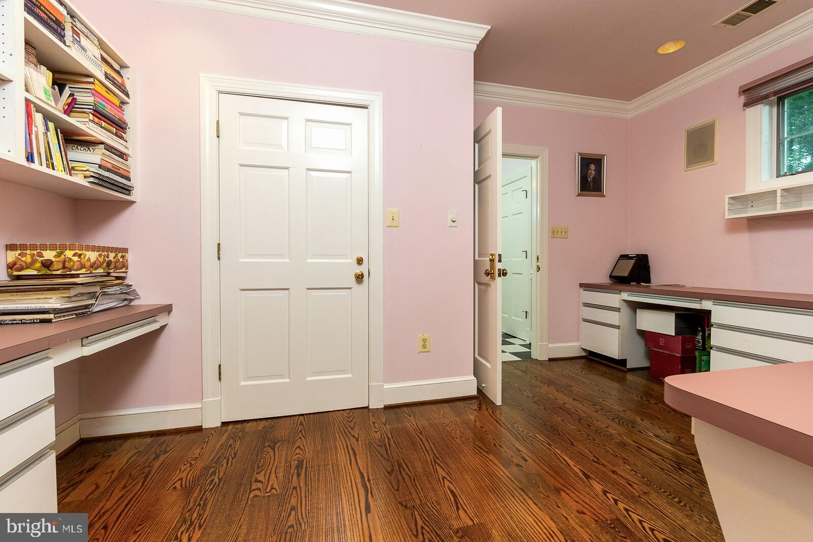 EAGLE ROCK - Residential