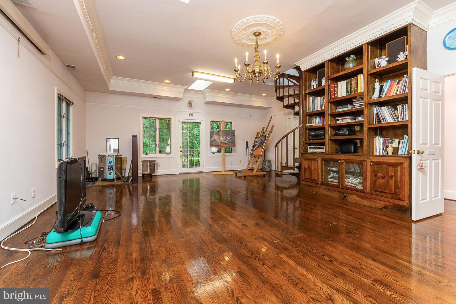 EAGLE ROCK - Residential