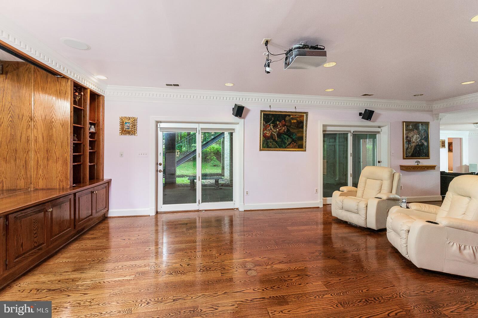 EAGLE ROCK - Residential