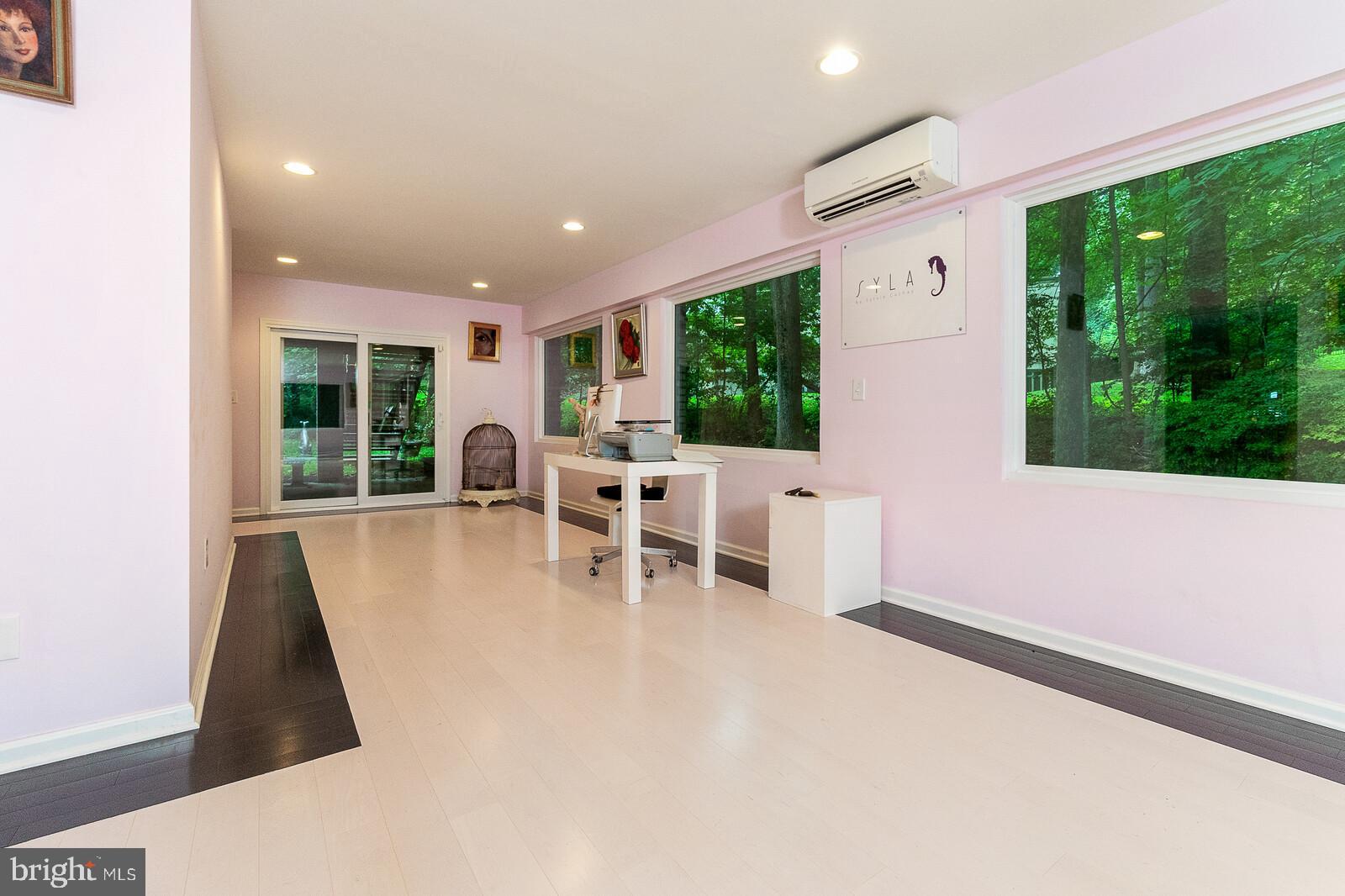 EAGLE ROCK - Residential