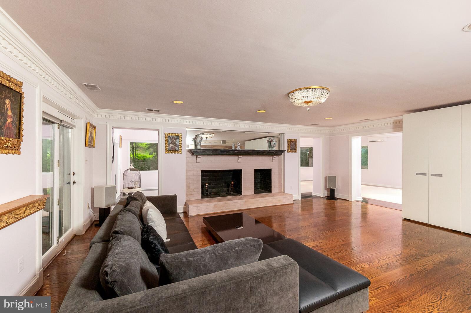 EAGLE ROCK - Residential