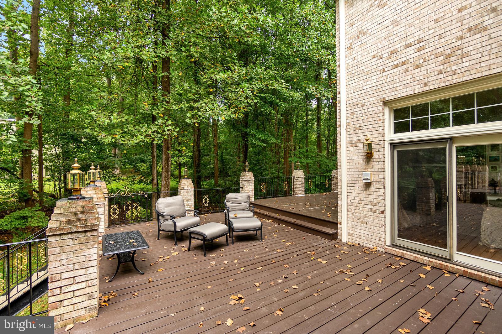 EAGLE ROCK - Residential