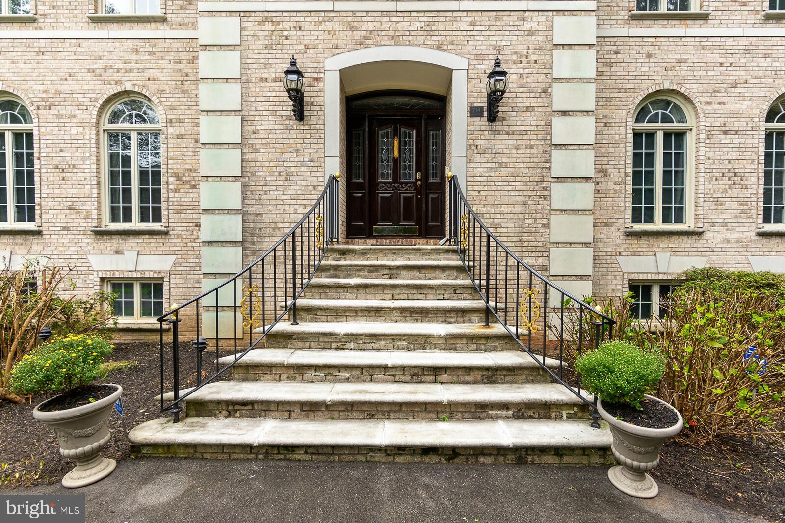 EAGLE ROCK - Residential