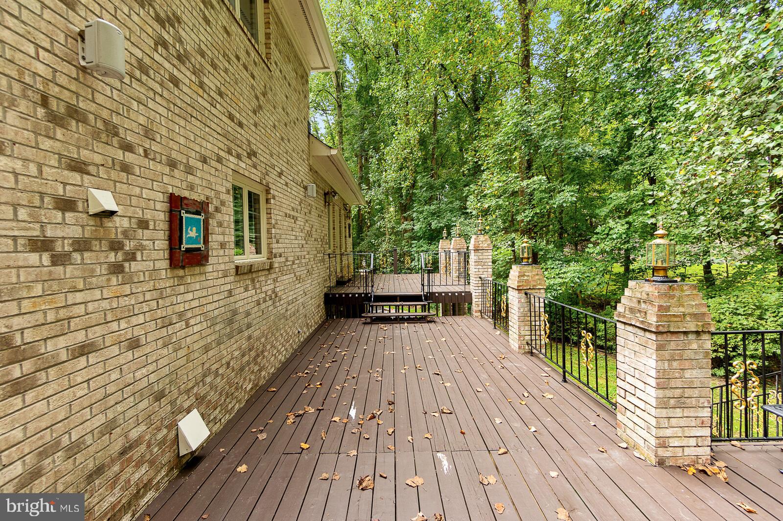 EAGLE ROCK - Residential