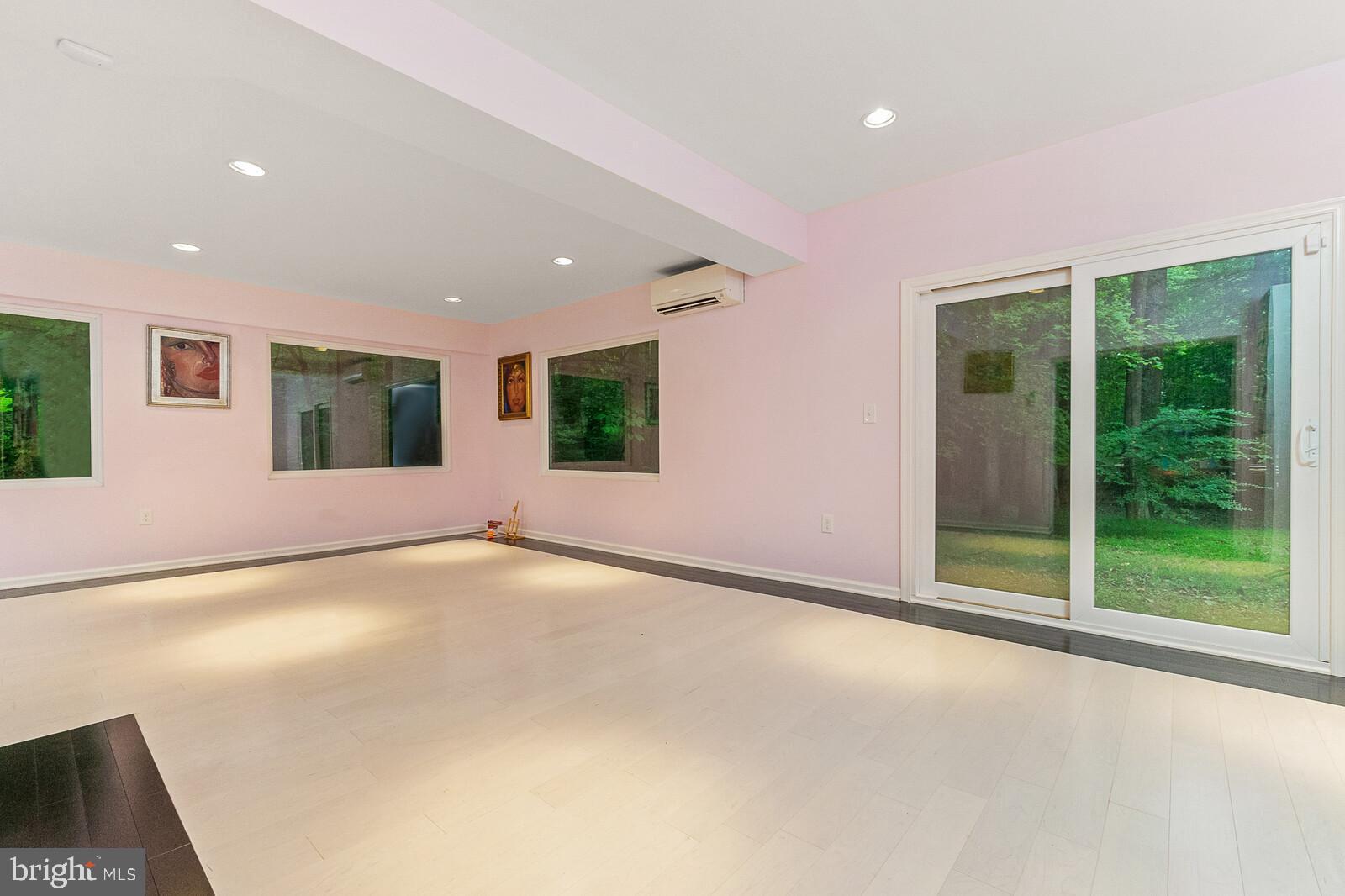 EAGLE ROCK - Residential