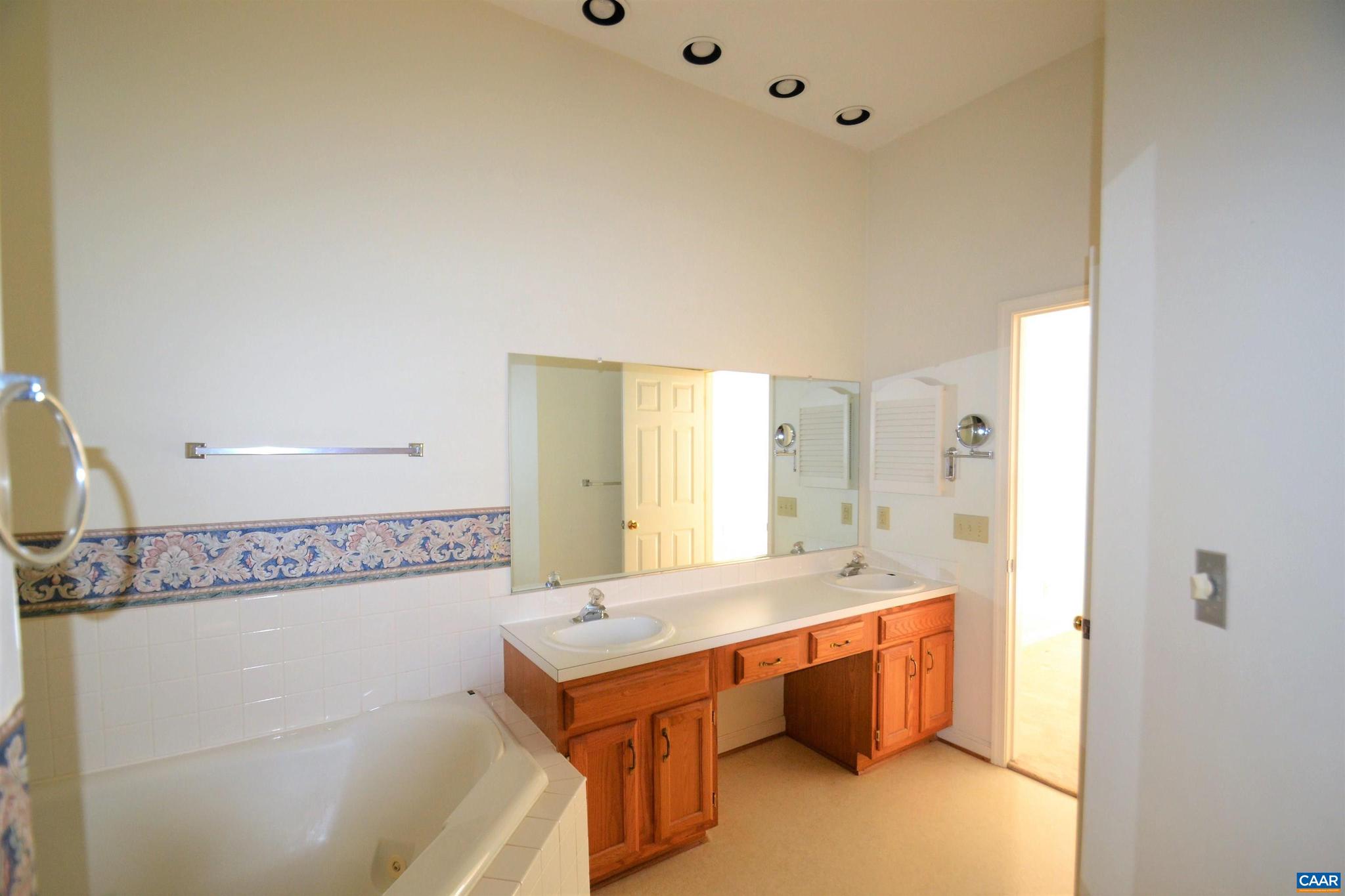 FOREST LAKES - Residential