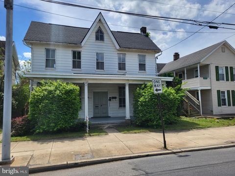 446 E QUEEN STREET CHAMBERSBURG PA 17201