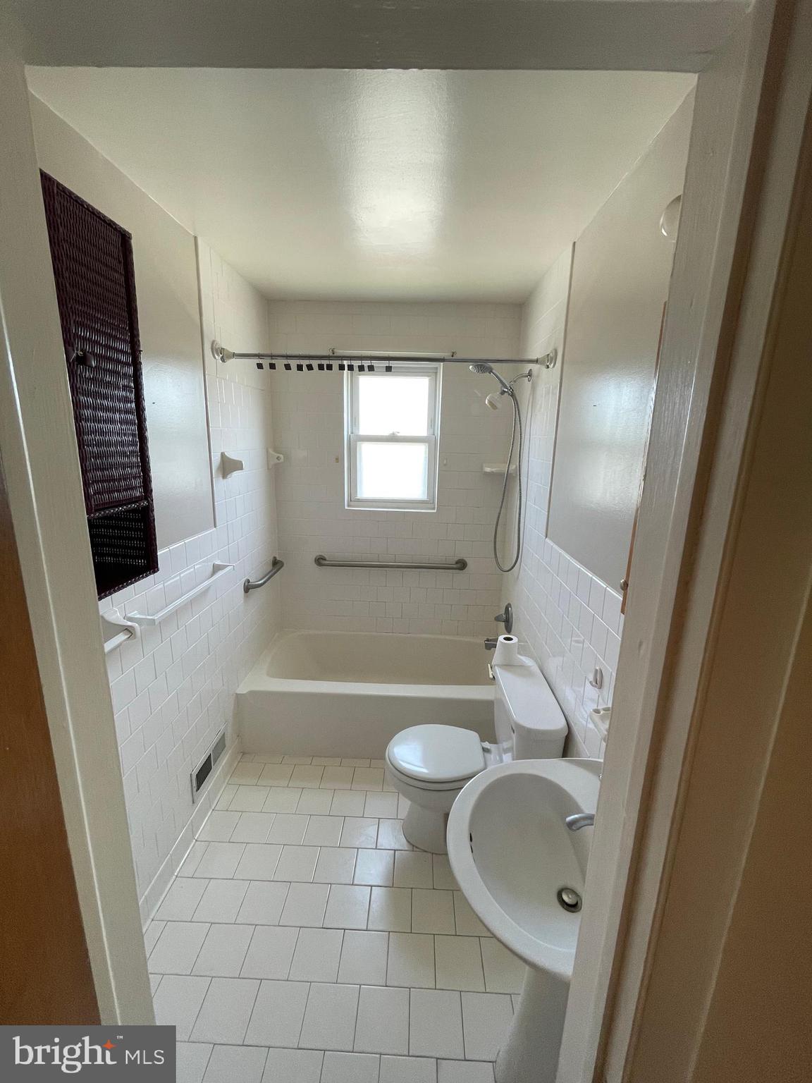 CHRISTOPHER - Residential Lease