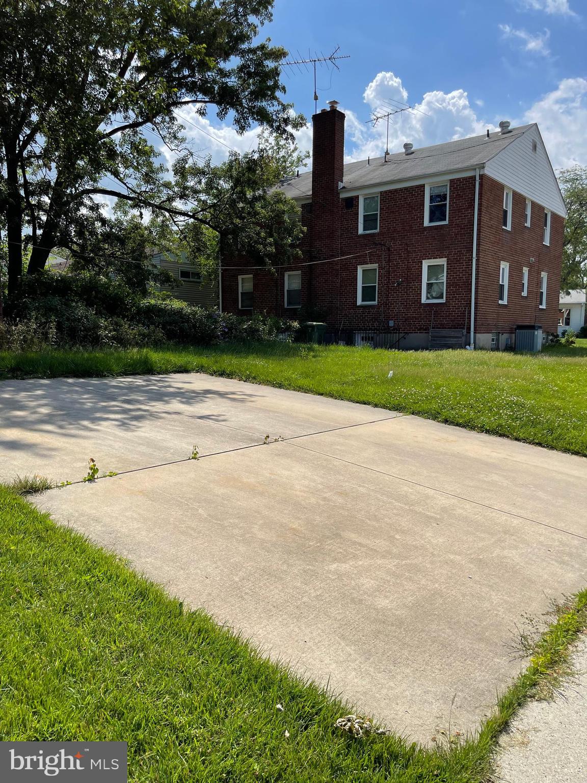 CHRISTOPHER - Residential Lease