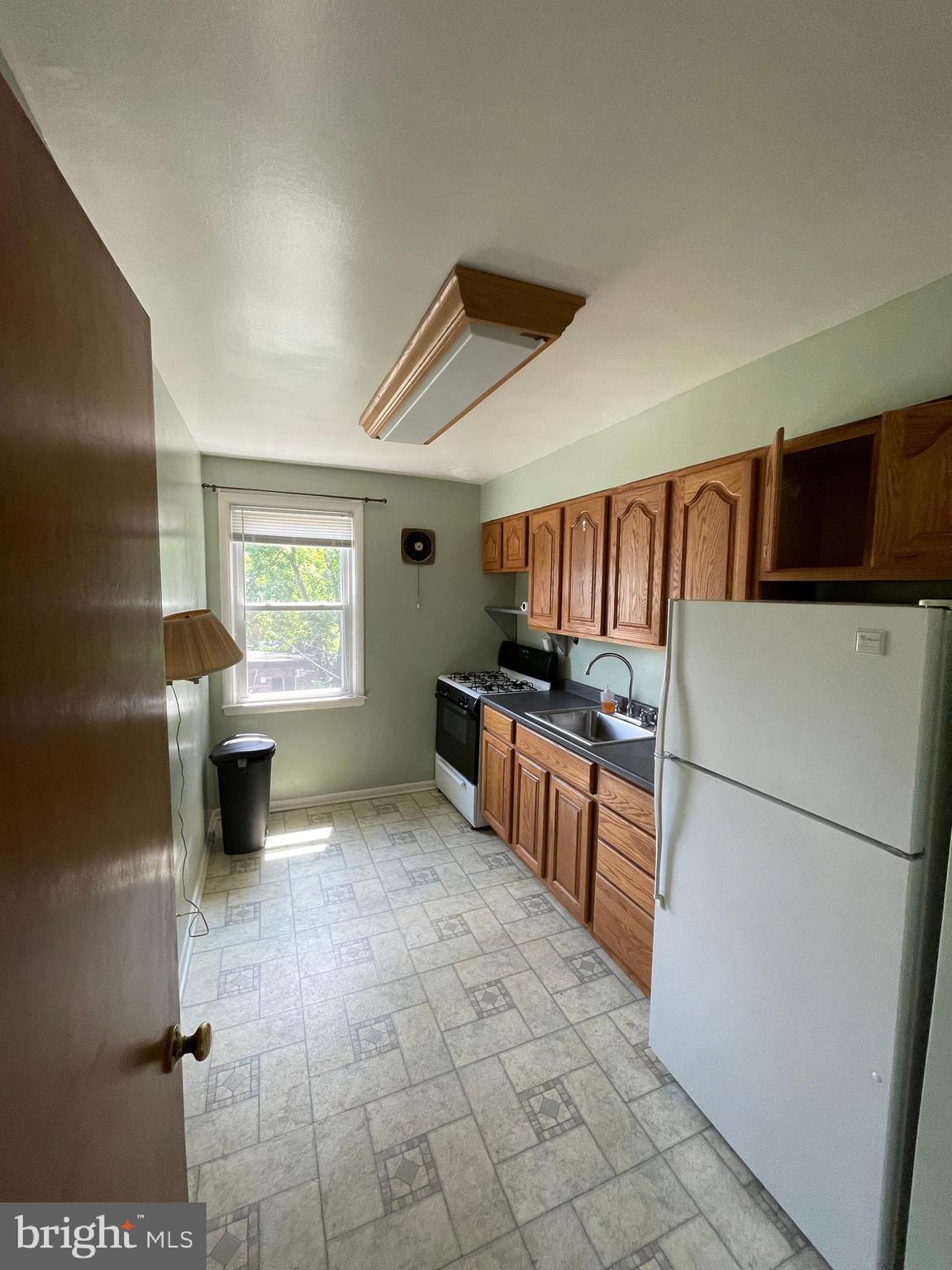 CHRISTOPHER - Residential Lease