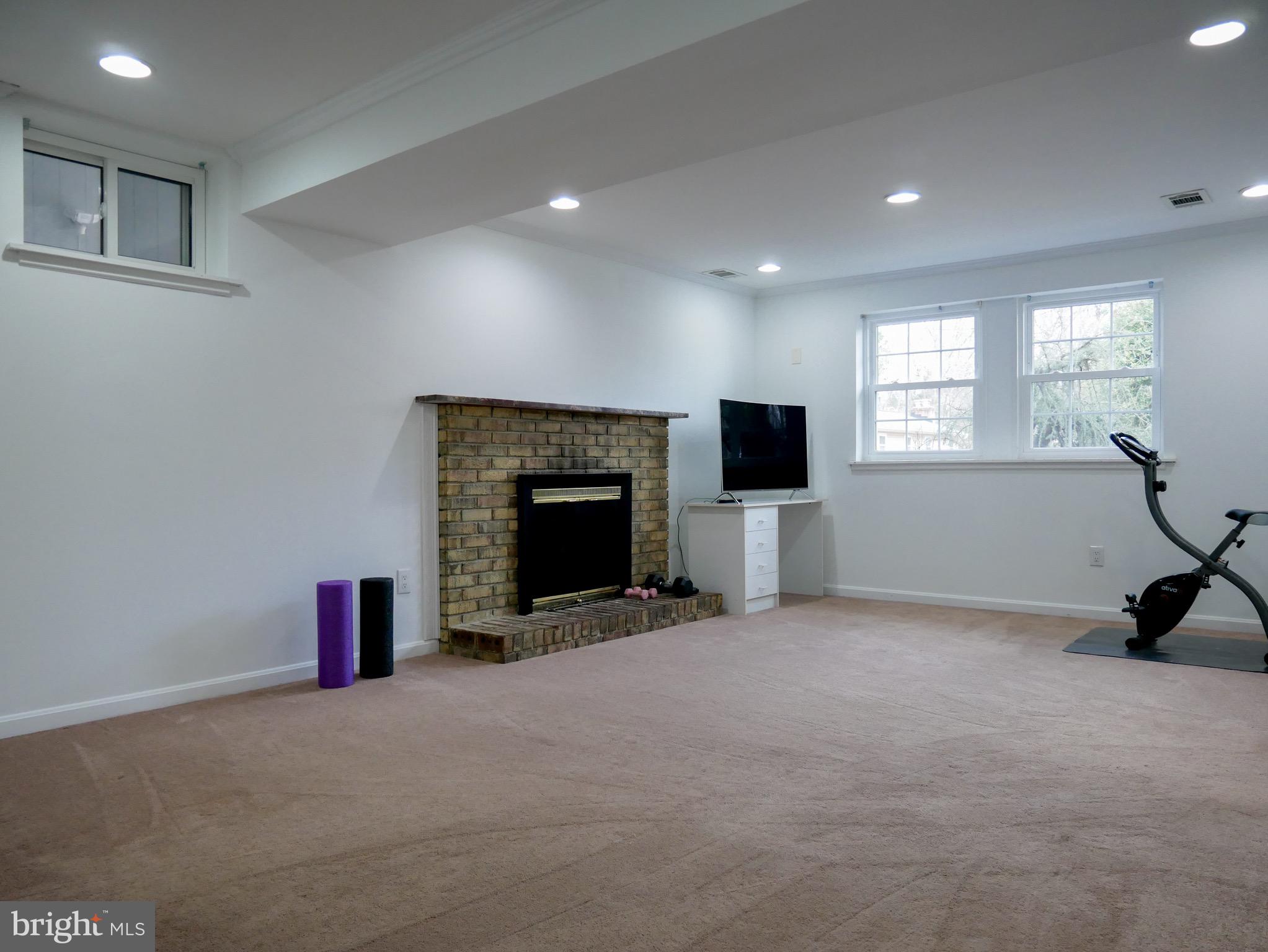 FORT WASHINGTON ESTATES - Residential