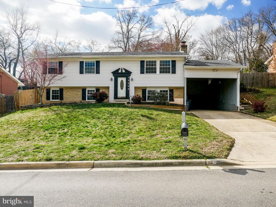 OPEN HOUSE CANCELLED. Bring your clients this is a great deal! Great location! Great price! Move in ready split foyer with four spacious bedrooms AND three full bathrooms, separate laundry area. NEW 2022 heating and cooling system. One block to Fort Washington Park and minutes to marina and National Harbor. Nearby shopping and eateries. Great fit for a first time homebuyer. Priced to sell quick! Don't miss this great opportunity.