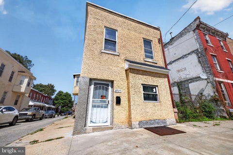 Townhouse For Sale - 3717 Fairmount Avenue<br/> PHILADELPHIA, PA 19104