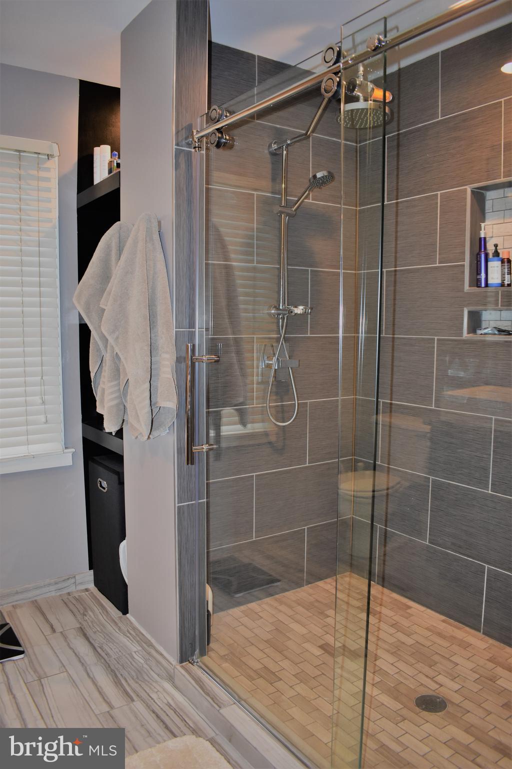 MANOR VILLAGE - Residential Lease