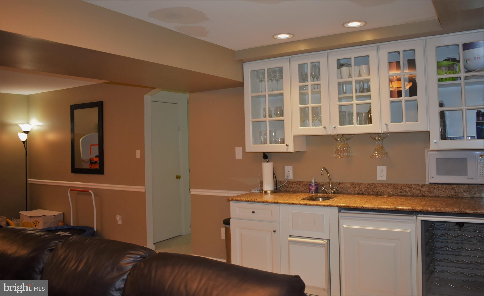 MANOR VILLAGE - Residential Lease