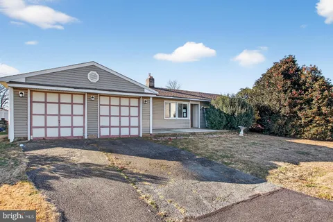 6 Field Lane, Levittown, PA MLS: PABU2110912