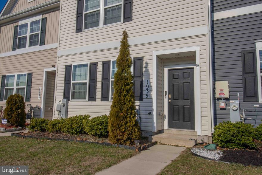 Nearly new 3 bedroom, 2.5 bath townhome in the desirable Trimble Meadows neighborhood.  Open concept main level-- living, dining and kitchen, espresso cabinetry, stainless appliances and huge kitchen island, 1/2 bath, utility room, with walk out to completely fenced rear yard.   Spacious bedrooms on 2nd floor with master suite featuring dual sinks, oversized shower and 2nd floor laundry!  2 assigned parking spaces, no outlet street, conveniently located close to shopping, schools and major routes.