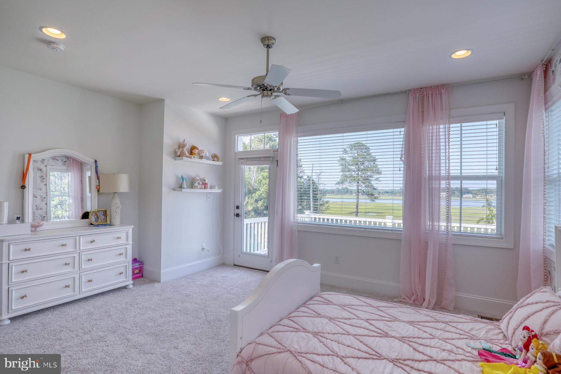 WATERVIEW ON LOVE CREEK - Residential