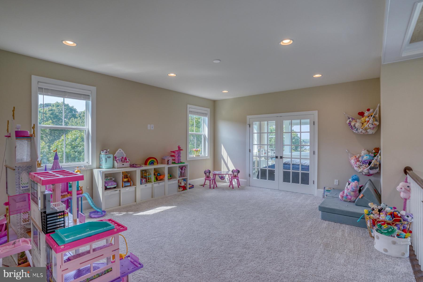 WATERVIEW ON LOVE CREEK - Residential