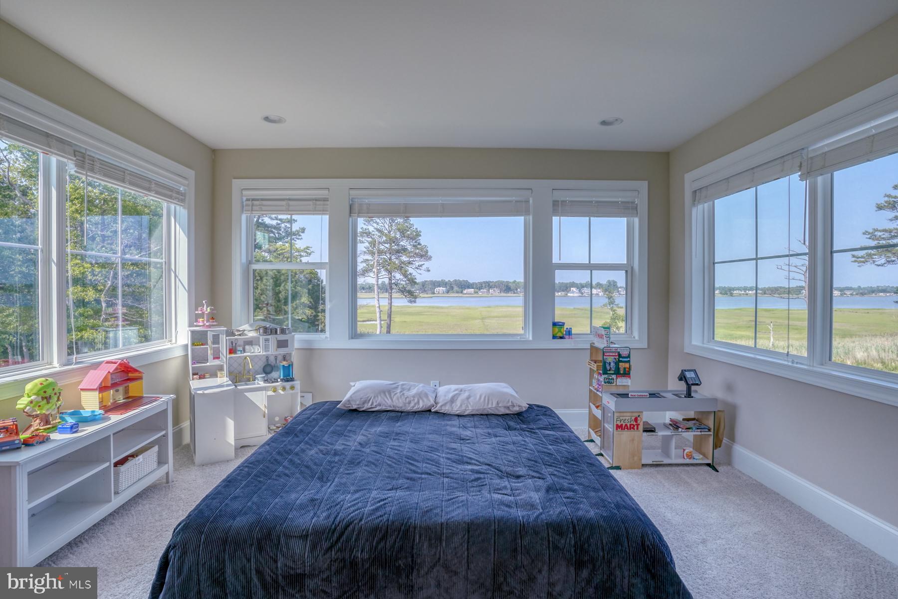 WATERVIEW ON LOVE CREEK - Residential