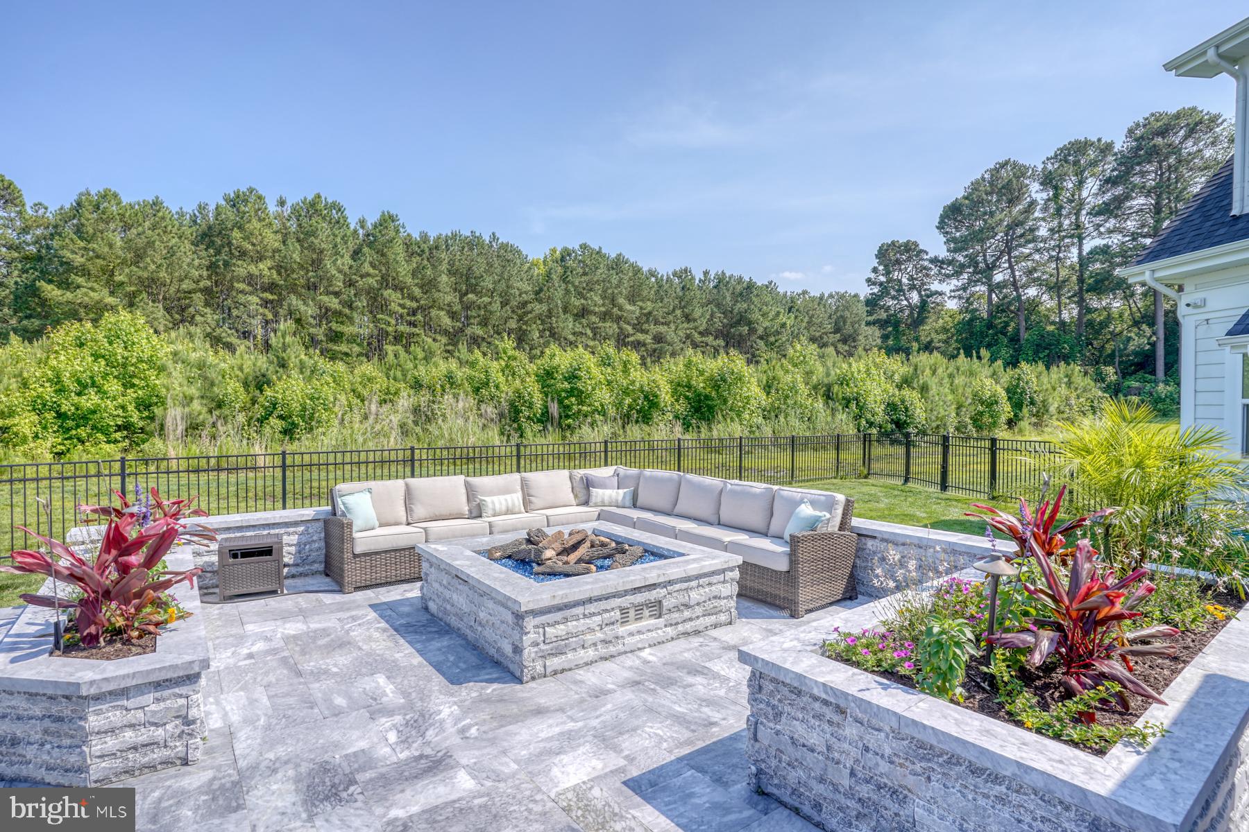 WATERVIEW ON LOVE CREEK - Residential