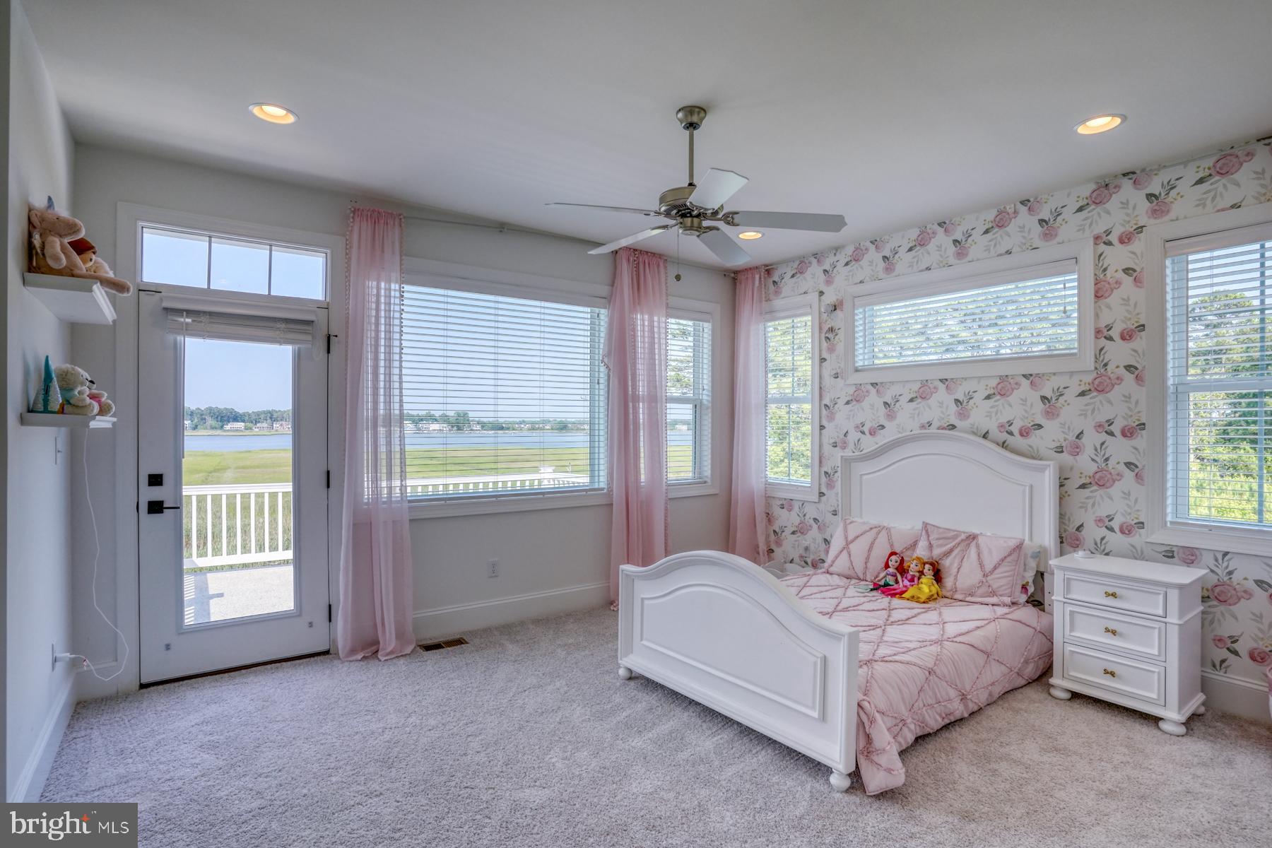 WATERVIEW ON LOVE CREEK - Residential