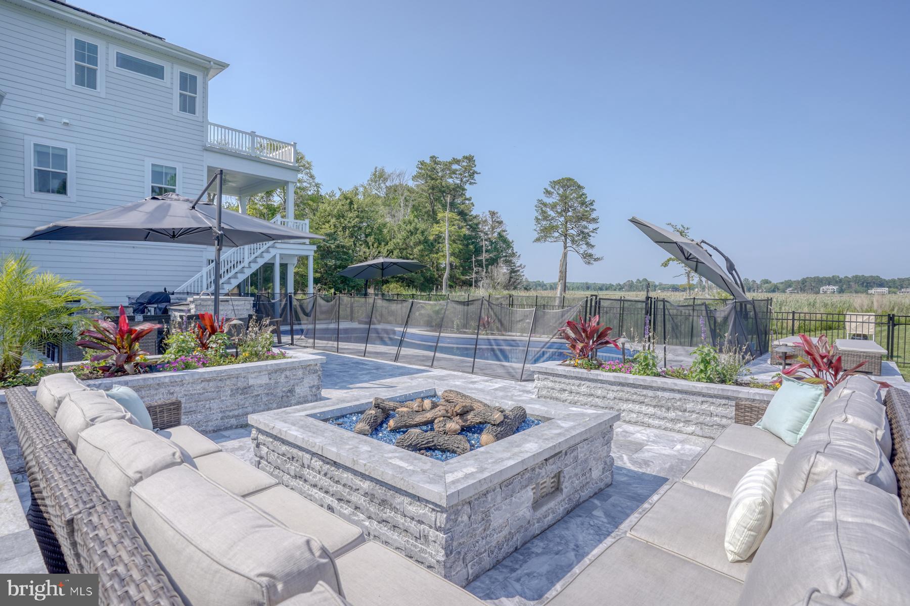 WATERVIEW ON LOVE CREEK - Residential