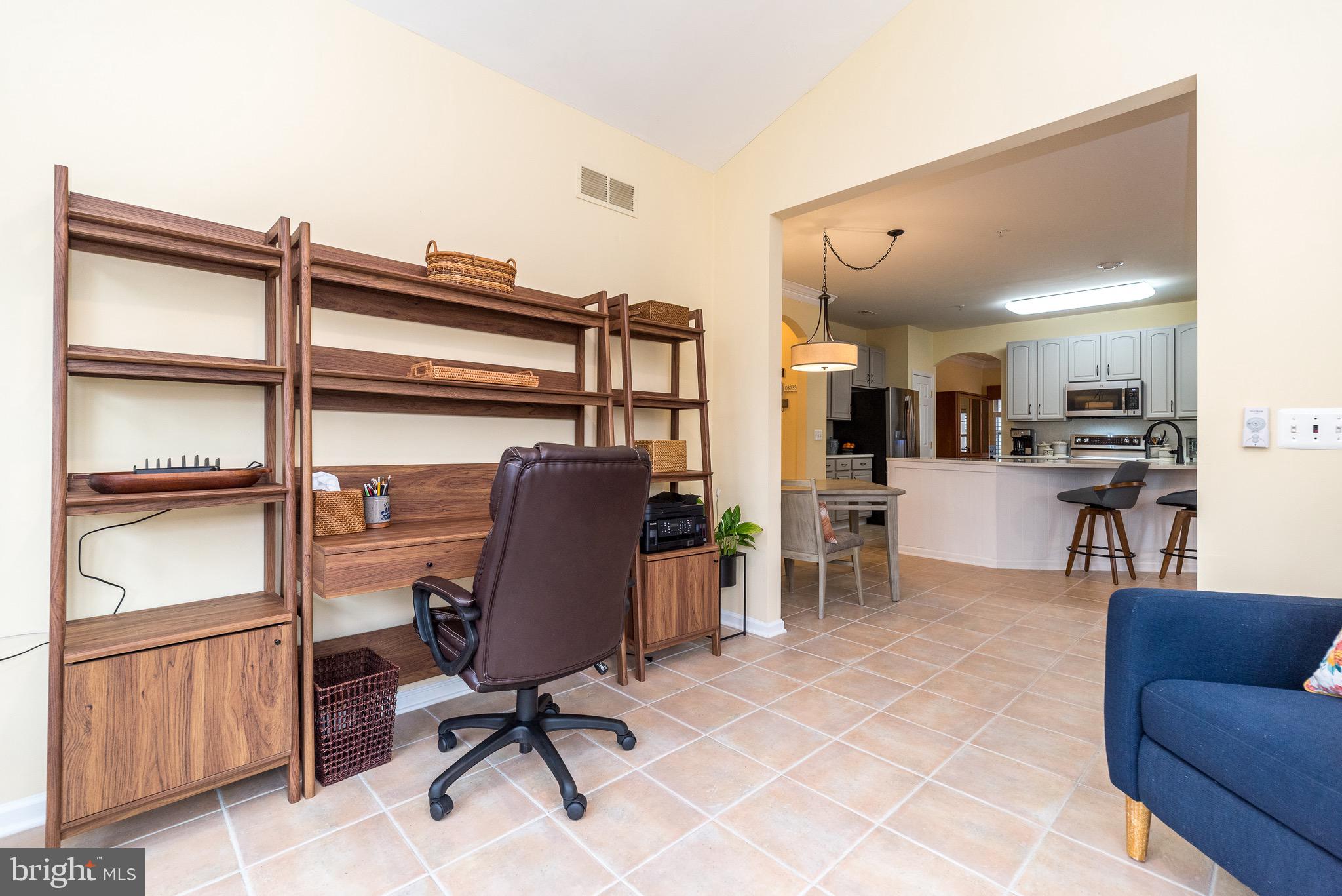 HERITAGE CR ESTS - Residential