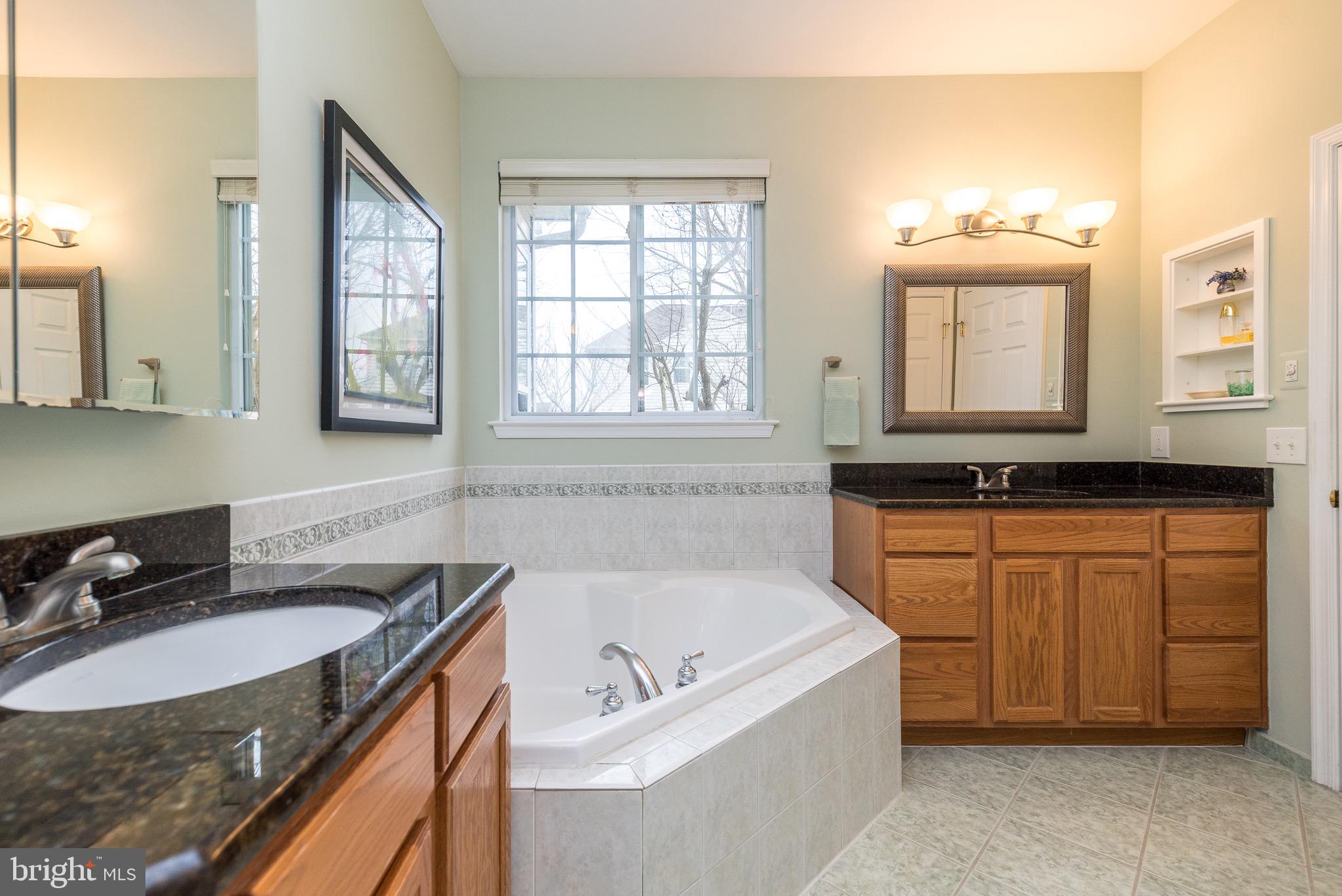 HERITAGE CR ESTS - Residential