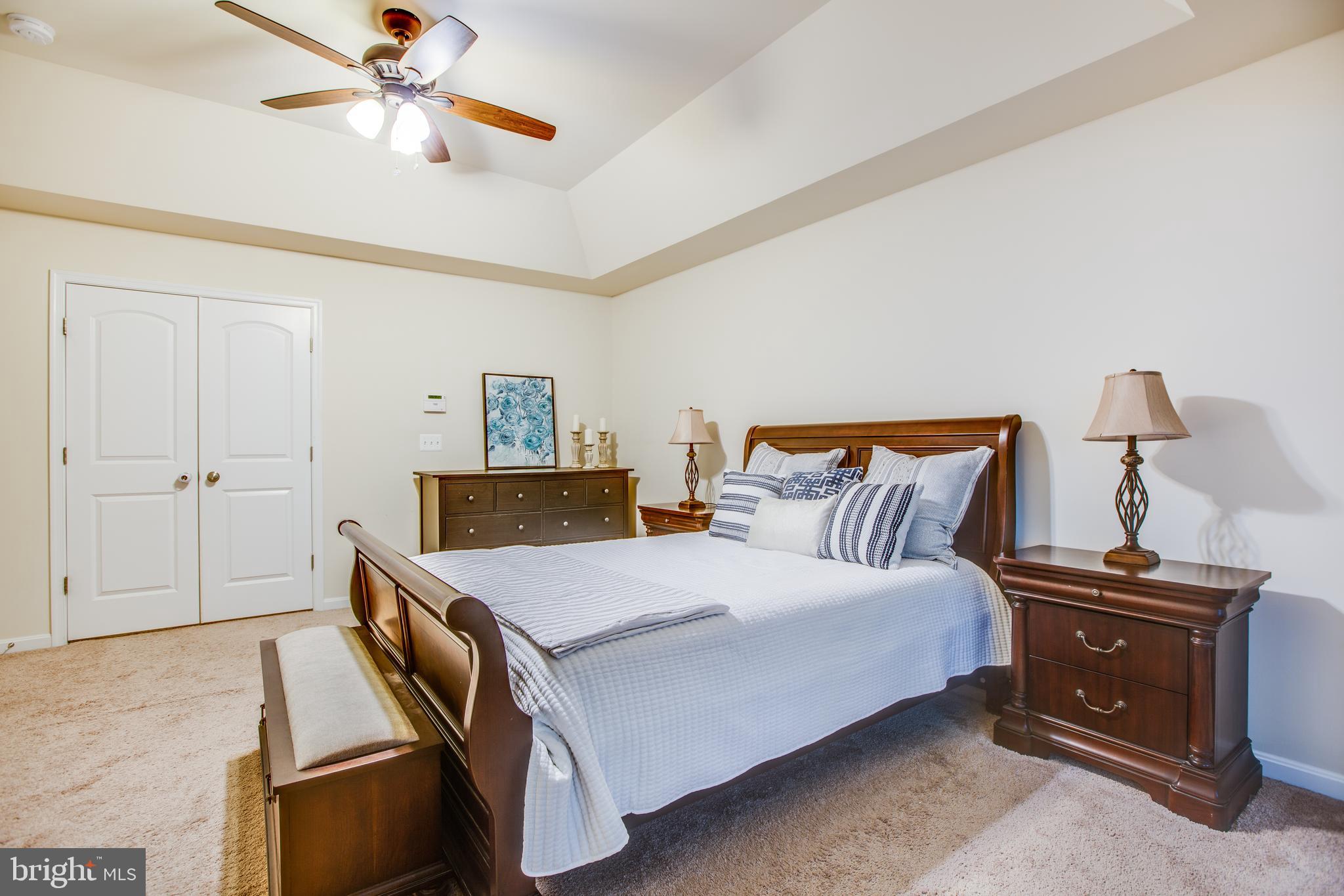 LYNDAM HILL - Residential