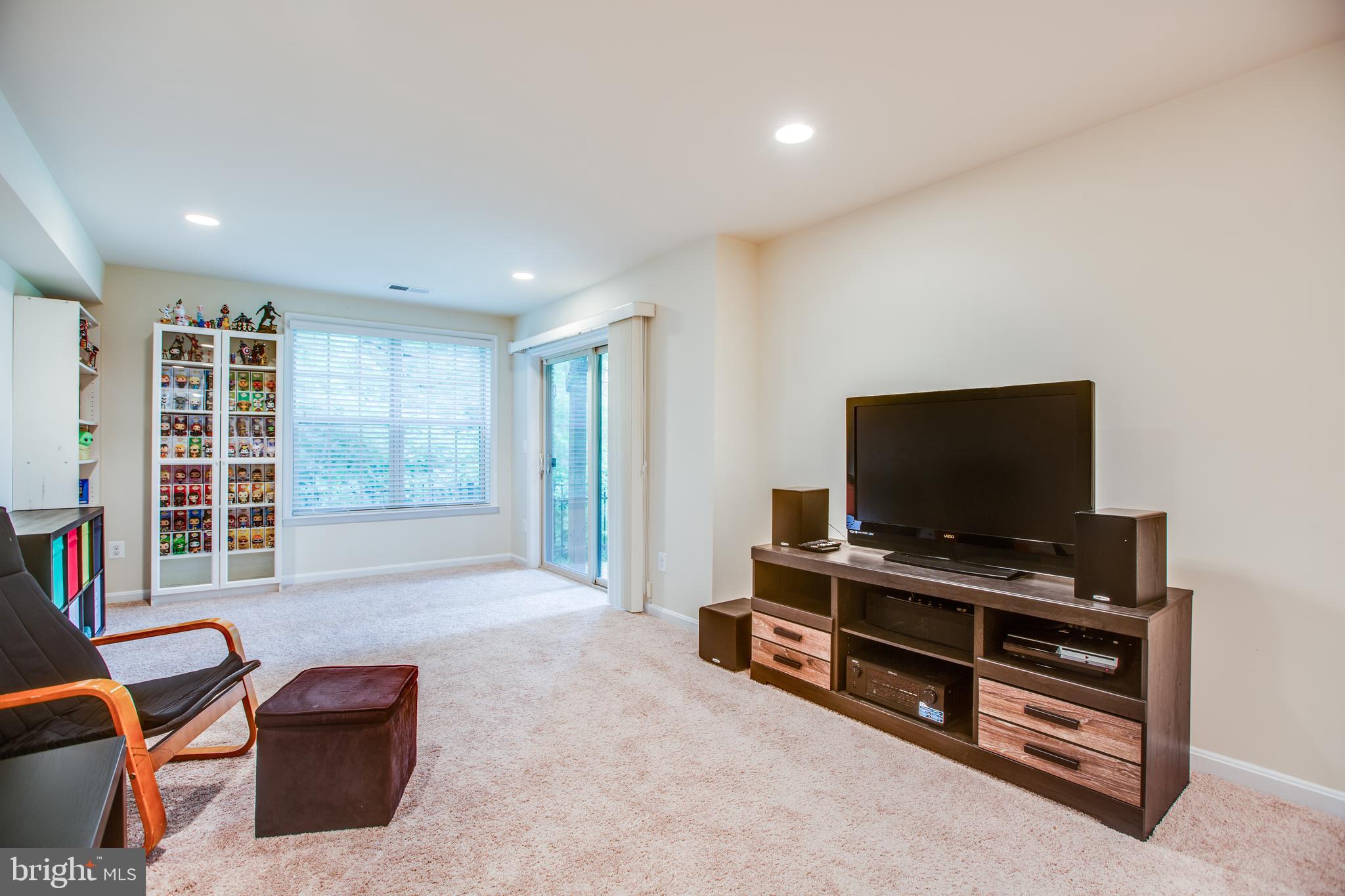 LYNDAM HILL - Residential